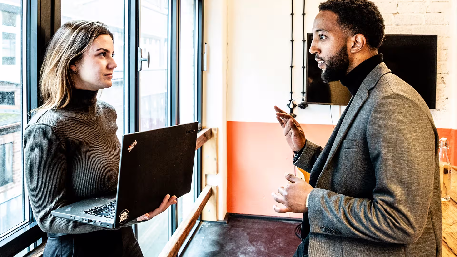Die Zukunft der Arbeitswelt: Unsere Kollegin Arijana und Paulos Mesghina im Gespräch - Beitragsbild von Lexware Tell Your Story