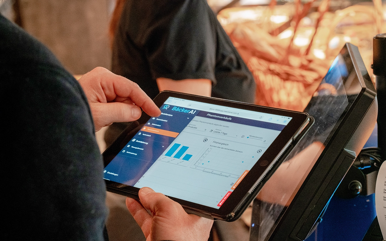 BäckerAI auf einem Tablet - Beitragsbild von Lexware Tell Your Story