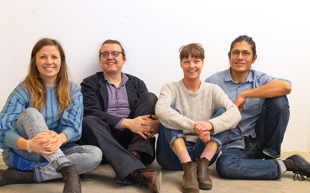 Gruppenfoto der Mitarbeiter von Weserholz Designstudio für soziale Innovation - Beitragsbild von Lexware Tell Your Story