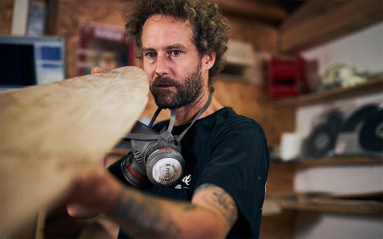 Hartmut Olpp in seinem Longboard-Laden- Beitragsbild von Lexware Tell Your Story