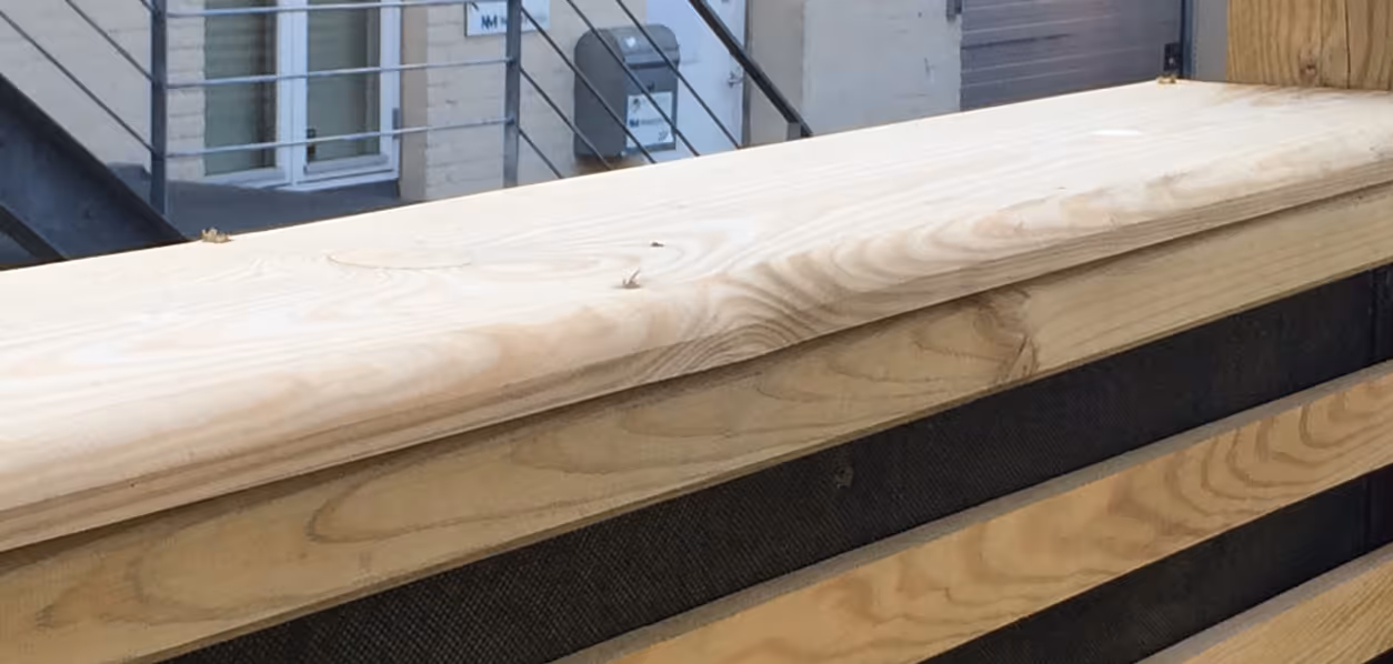 Couverture supérieure d'une clôture en bois Noistop