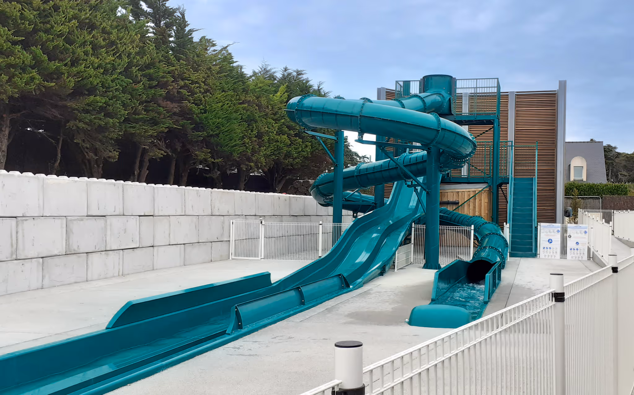 Noistop acoustic fences absorb recreational noise for pool park