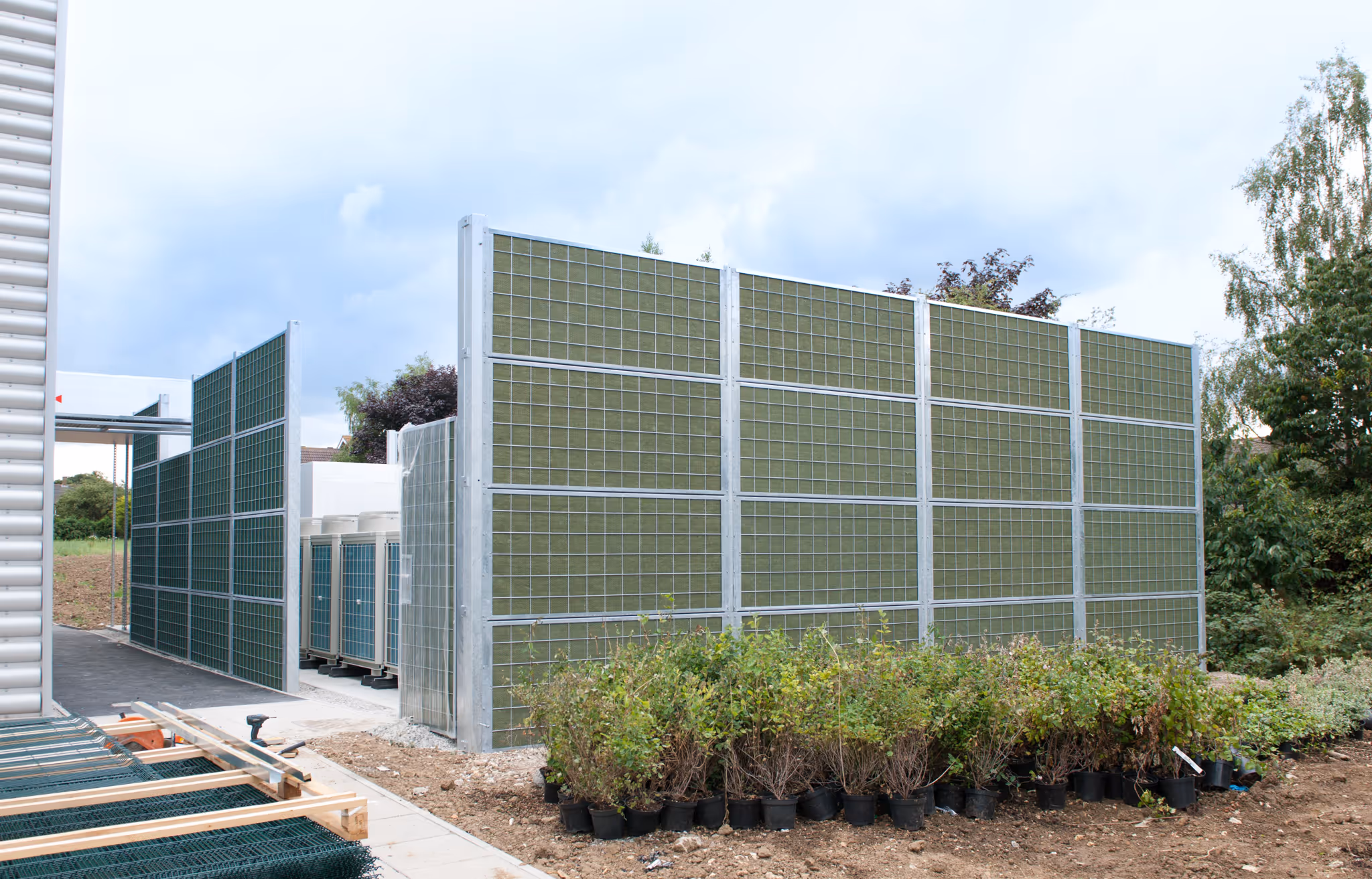 Noistop Steel - Industrial. Fencing blocking noise from outdoor industrial ventilation systems