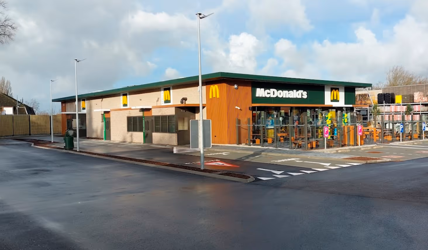 Noistop acoustic fences absorb noise for drive-in restaurants