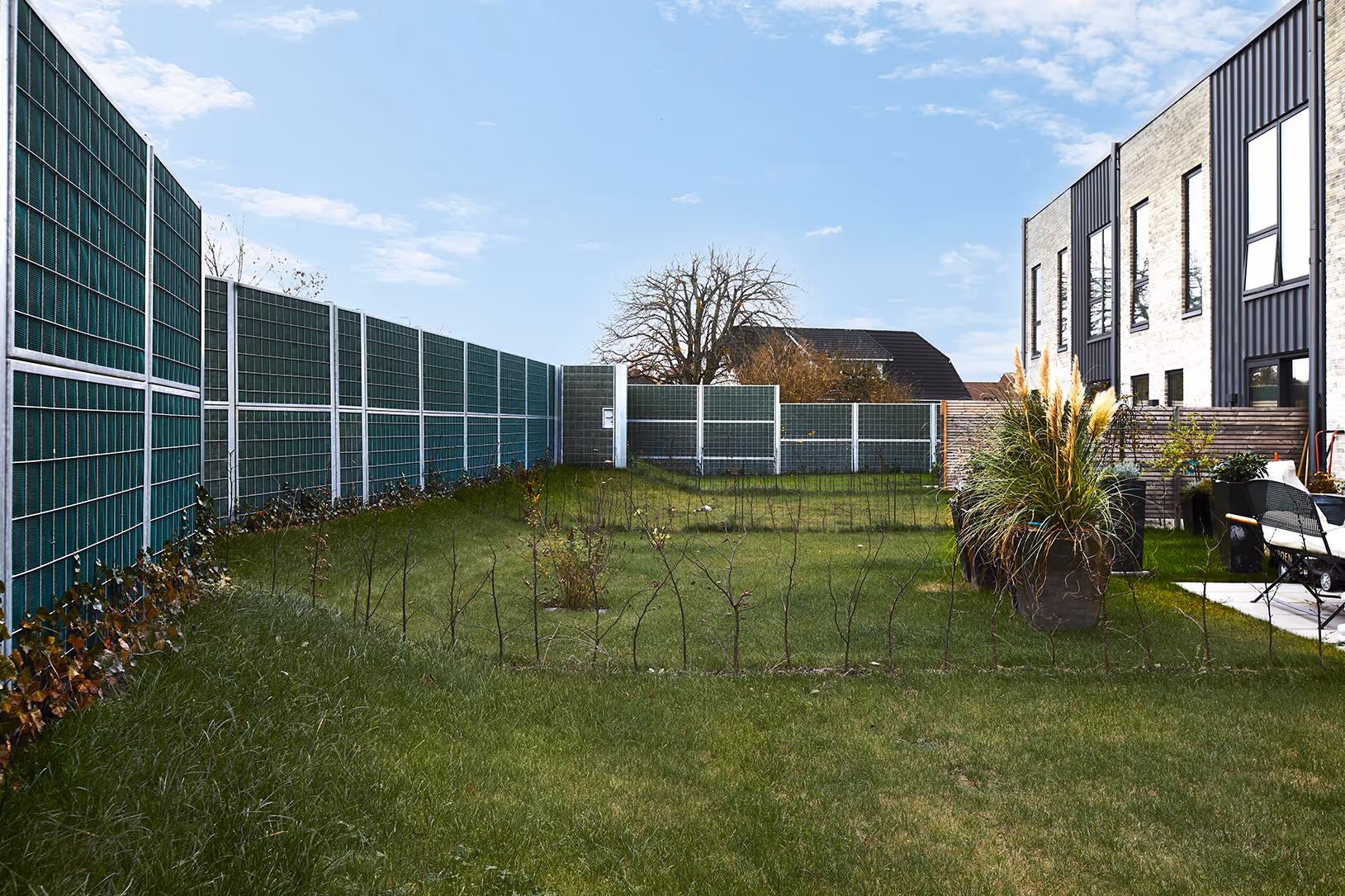 Noistop acoustic fences absorb traffic noise