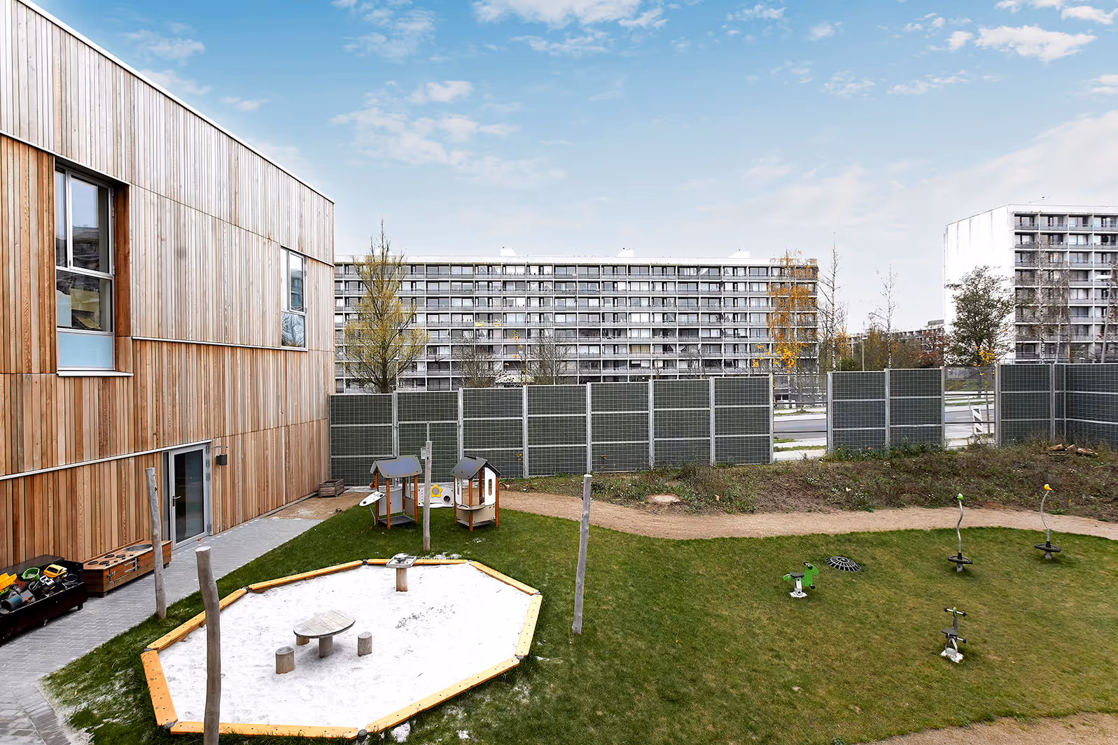Noistop acoustic fences absorb noise for sensitive environments