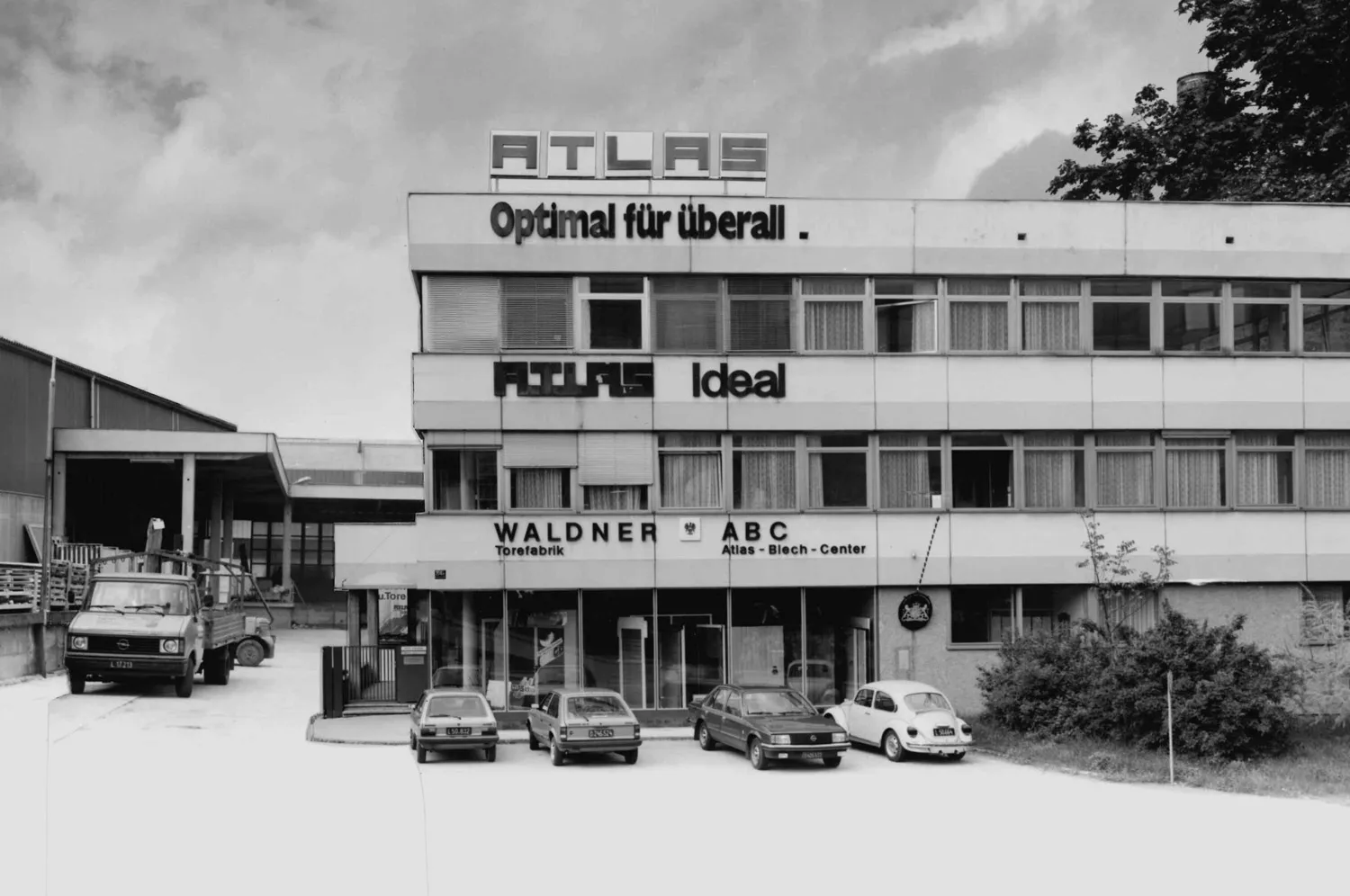 Historische Aufnahme des Atlas Blech Center aus dem Jahr 1990.