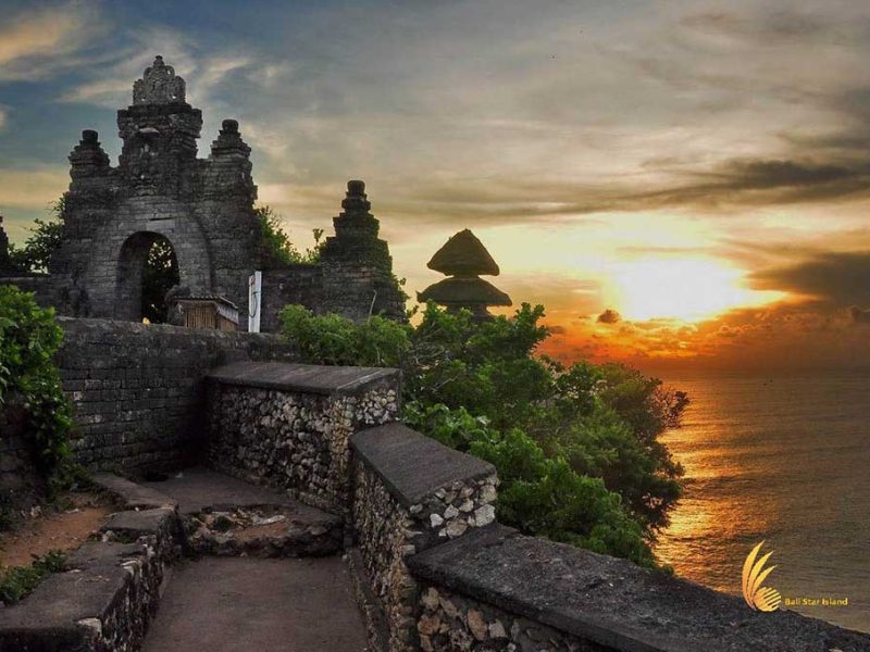 Uluwatu Temple Bali: A Cliffside Marvel Hindu Temple