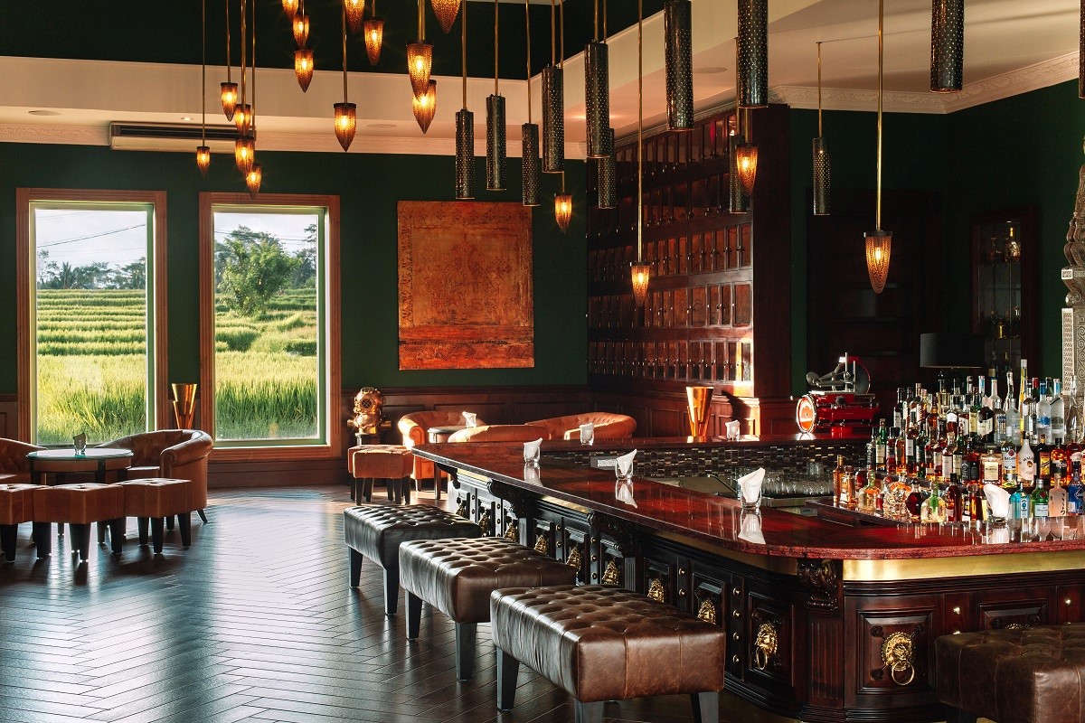 Pinstripe Bar: Drinks with Personality