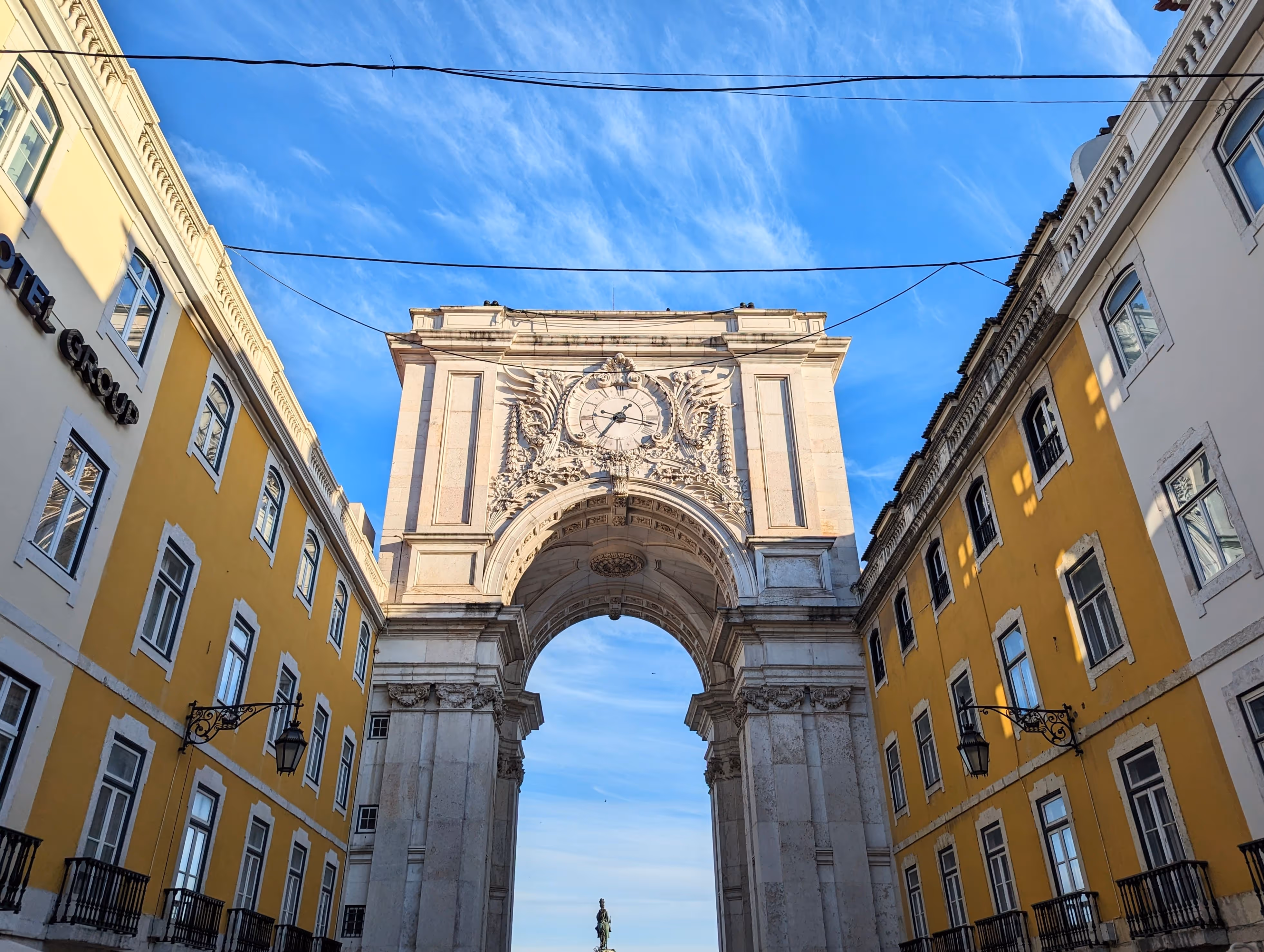 La praça do Comércio et son arc
