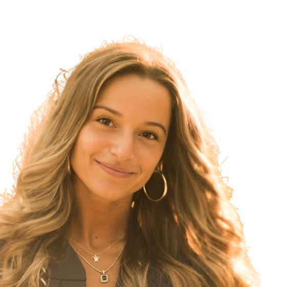 Portrait of Emma Pergola with transparent background