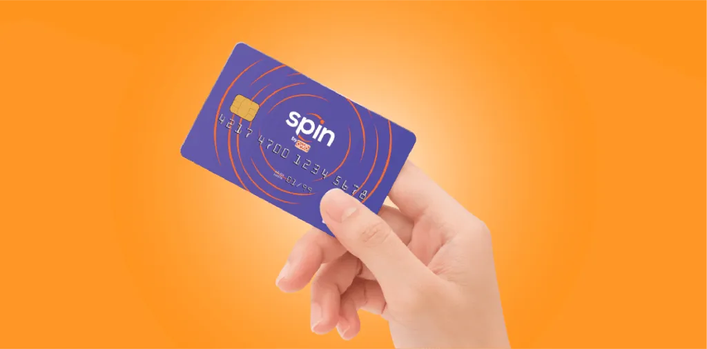 Mano sosteniendo tarjeta Spin by OXXO