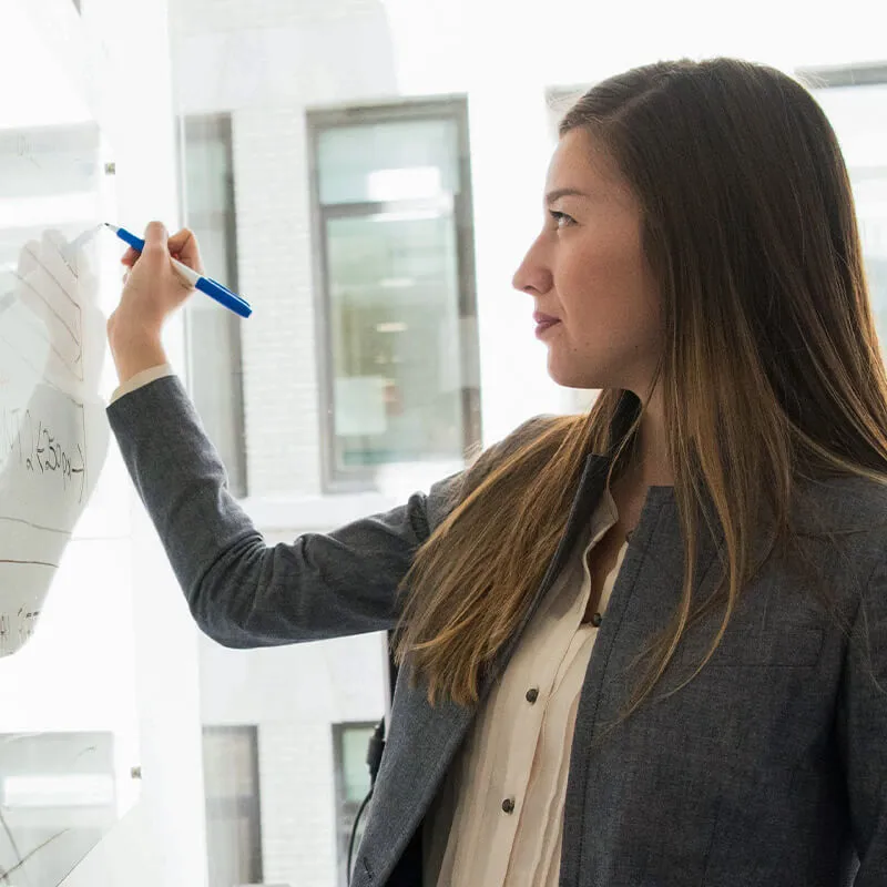 Vales de despensa, nómina y otros beneficios para empleados