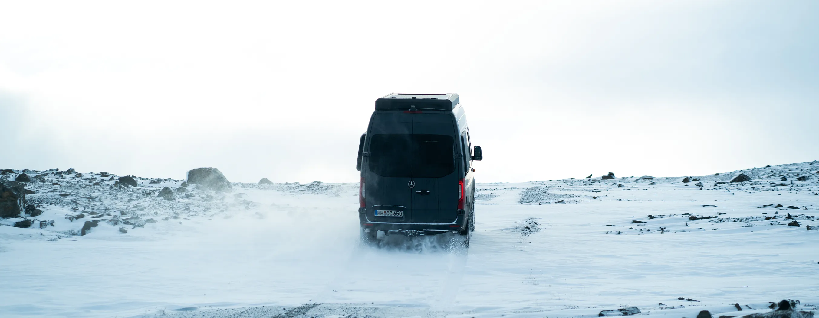 Camper in einer Naturlandschaft
