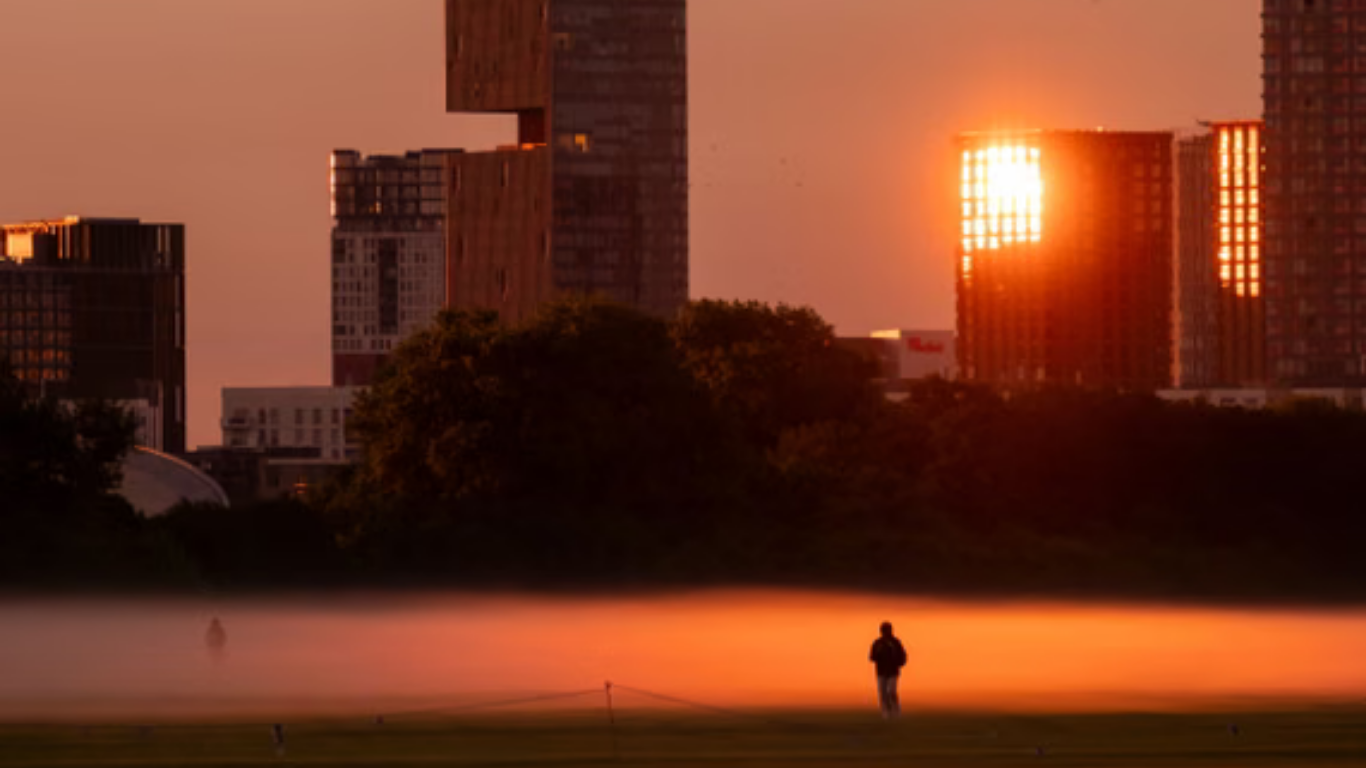 UK FACES RECORD BREAKING HEAT AS TEMPERATURES SOAR TO 38C
