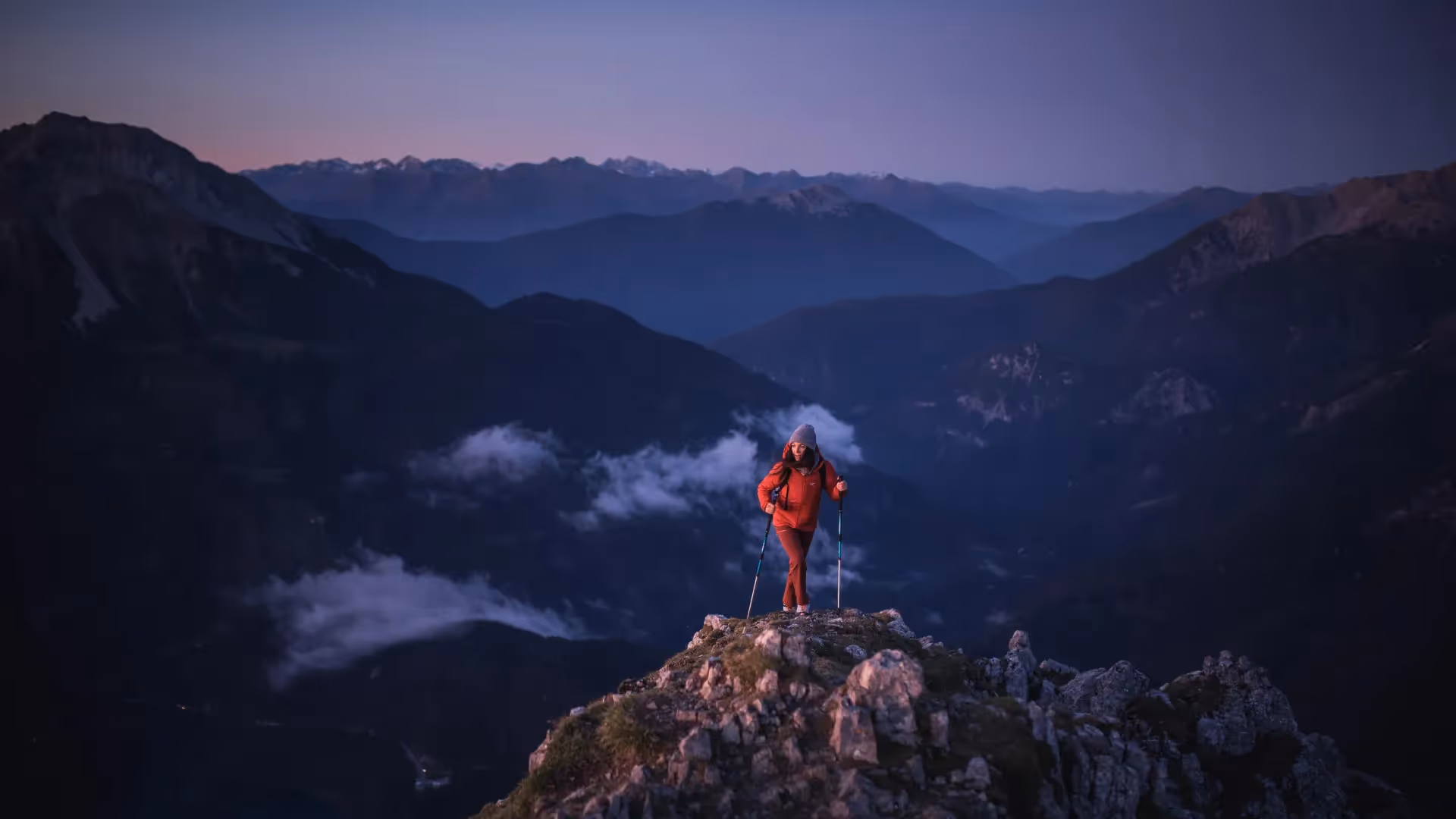 Entdecke die Top 5 der schönsten Wanderwege in Österreich mit ALMDORFBAU