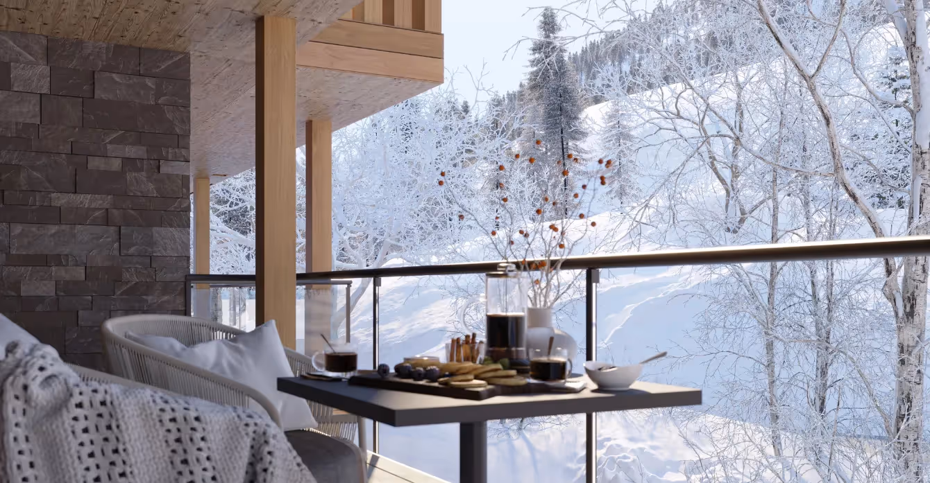 Exklusive Terrasse im Chalet Hideaway Saalbach mit Blick auf verschneiten Winterwald