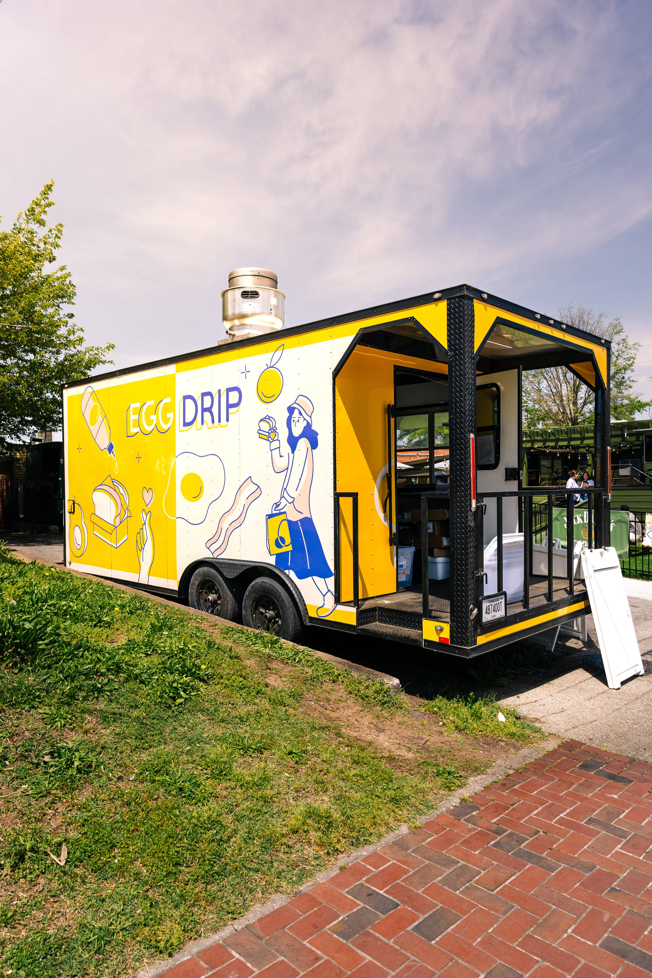 Box truck commercial wrap