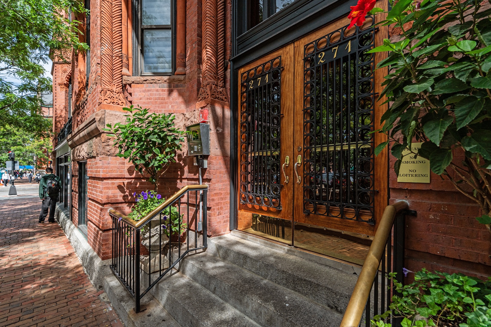 271 Dartmouth St #5H