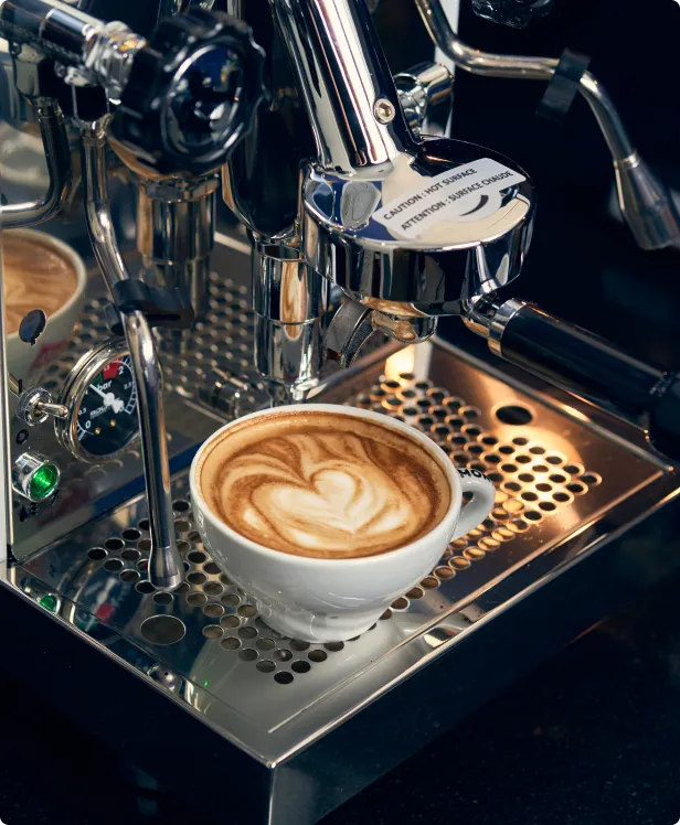 Cappuccino i en espressomaskin