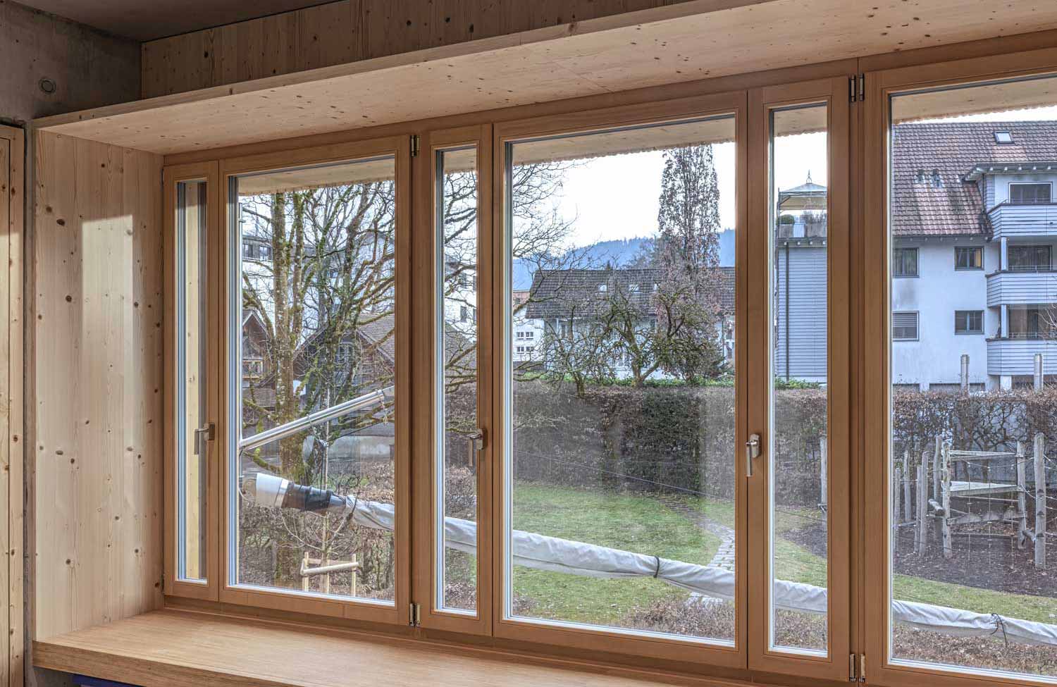 Umfassende Innenausbau-Arbeiten im Schulhaus Bosshard in Unterägeri