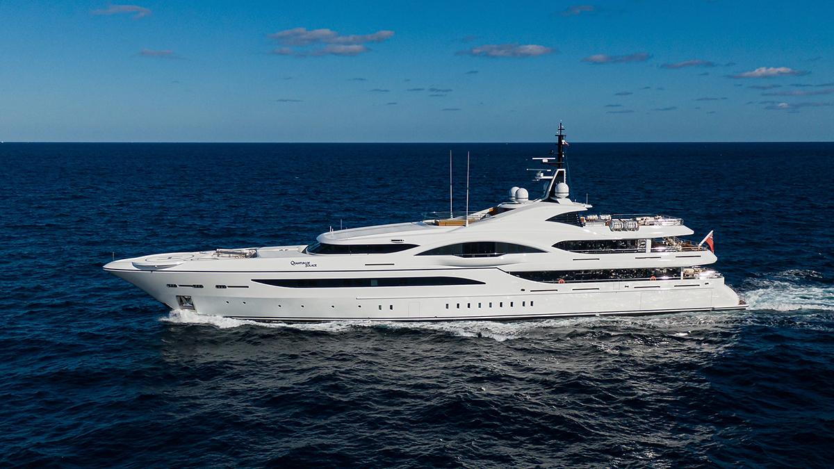 yacht