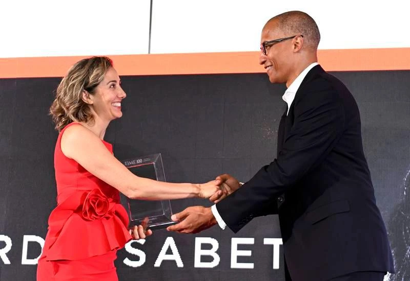 Bespoke award — Crystal Arc UAE