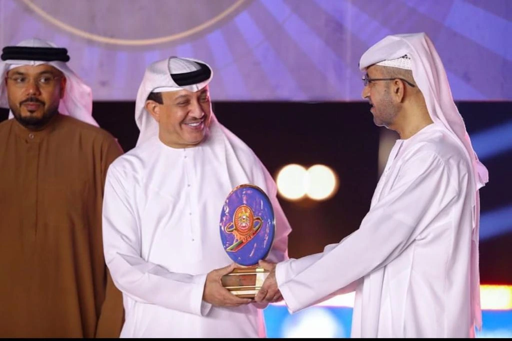 Custom crystal trophy — Crystal Arc Dubai