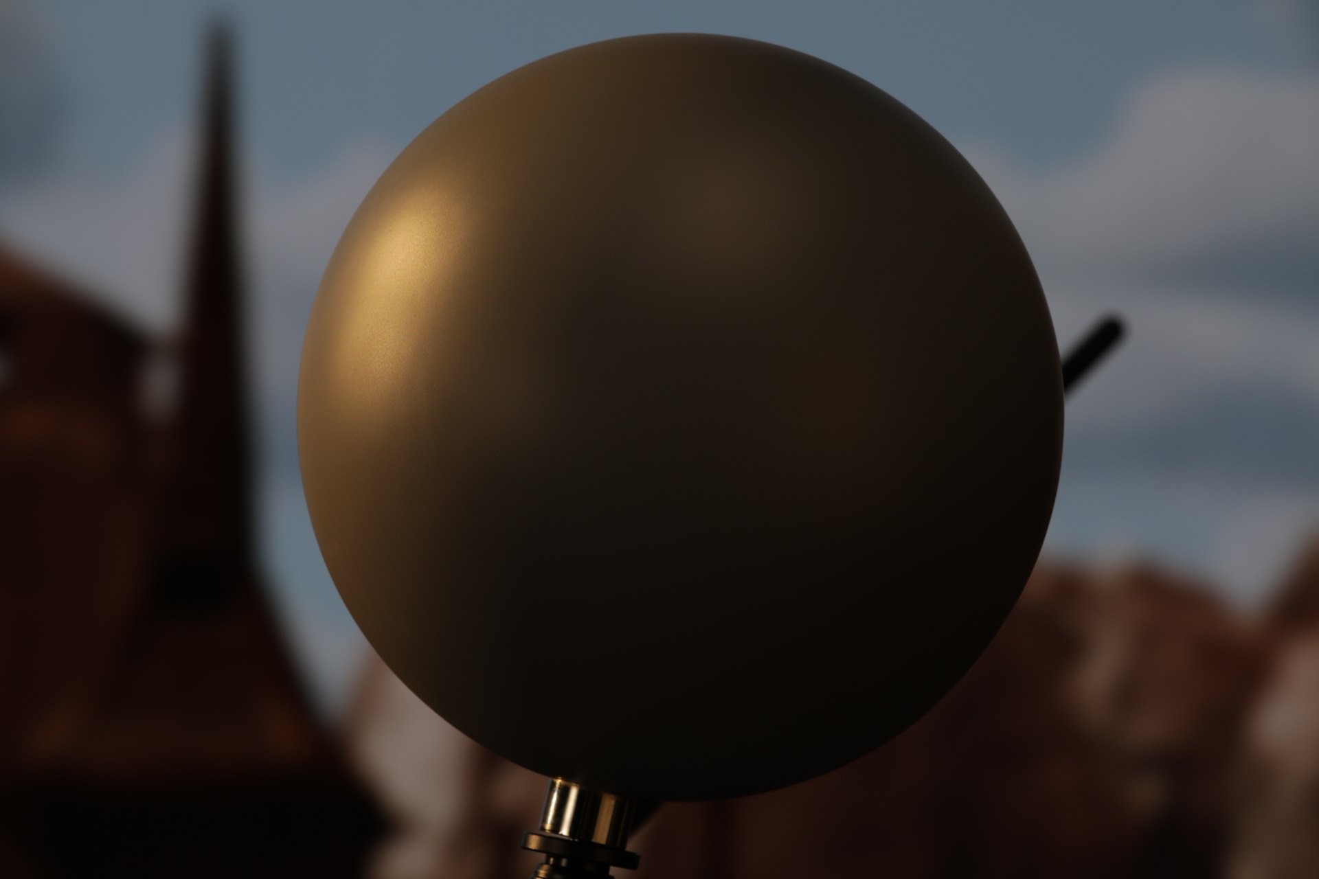 Grey ball, one exposure of a three-step bracket shot on the Leave No Trace set