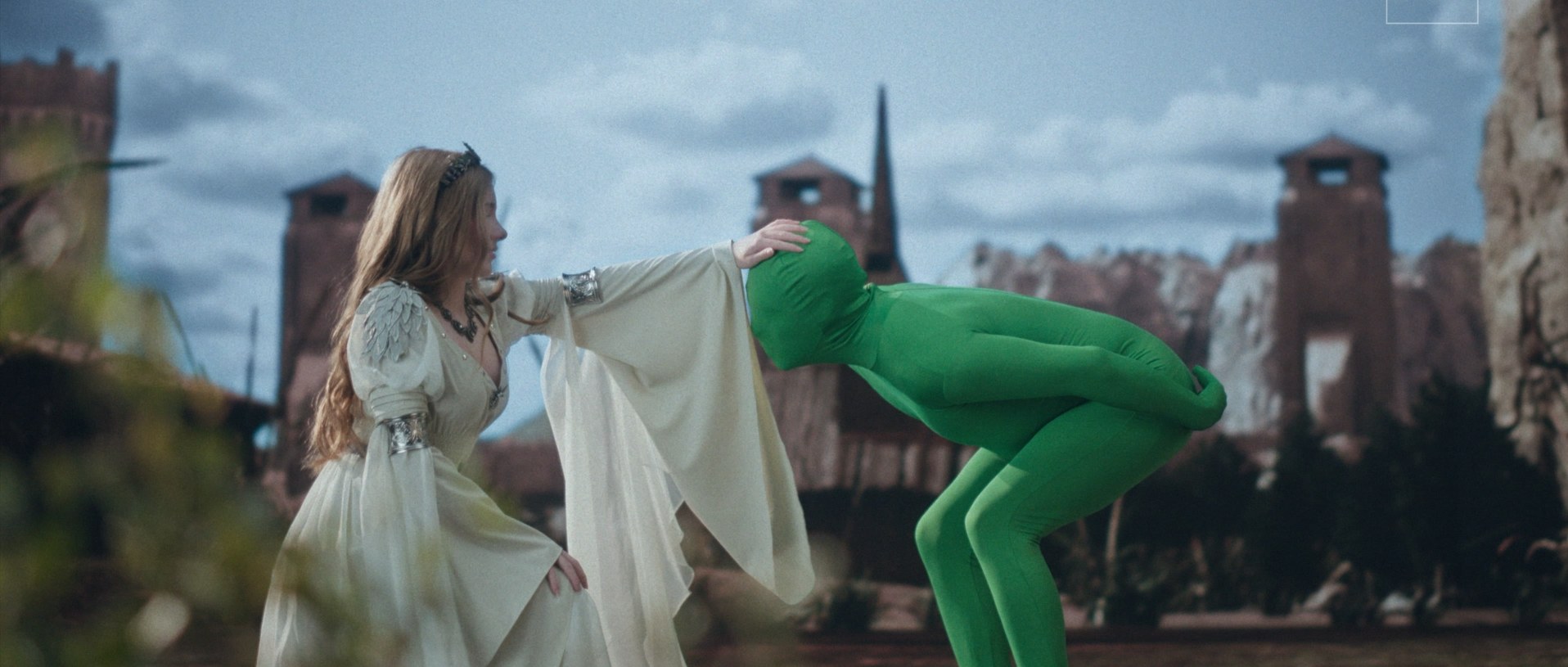 Leave No Trace, the queen and the Green Man, before and after the dragon (before)