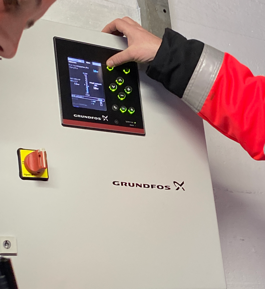 Defining Grundfos’ first touch-based HMI with a future proof product design.