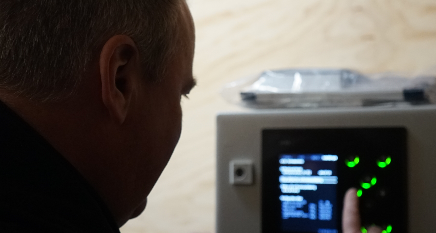 Grundfos wanted to bring the Multi Pump Controller into a new digital generation across three connected touchpoints: the controller HMI, GO Remote and GO Link. The ambition was not only to update the interface, but to define Grundfos’ first touch-based HMI with a future proof product design.