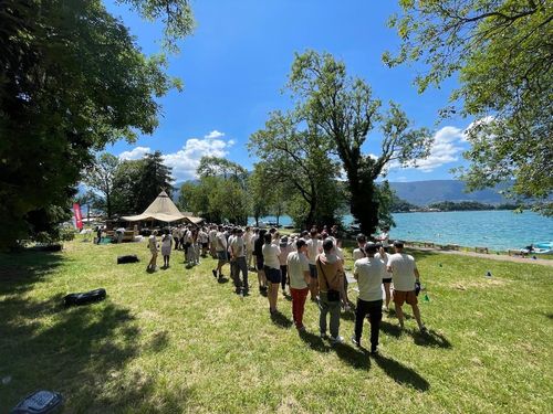 Un déjeuner original les pieds dans l'eau