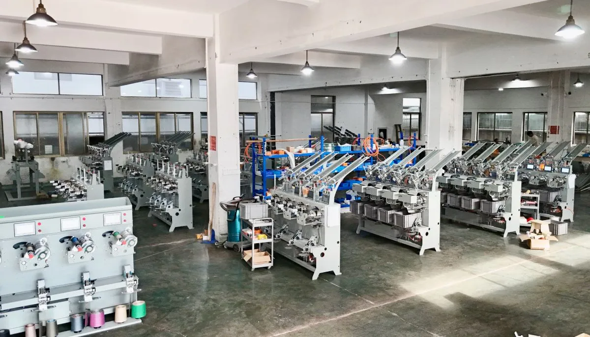 Máquina bobinadora de Credit Ocean funcionando con hilo