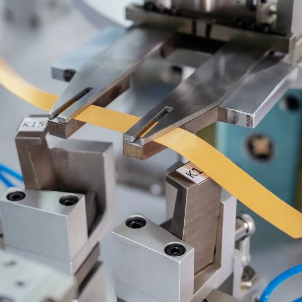 Ribbon feeding section of an automatic bow making machine
