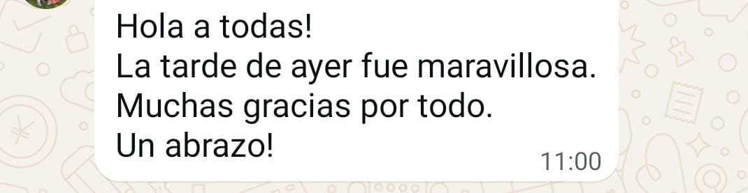 Spanish text message saying hello, thanks, and that yesterday afternoon was wonderful, signed with a hug.