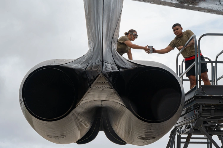 Optimizing Jet Engine Performance with Castrol Brayco 460 Lubricating Oil