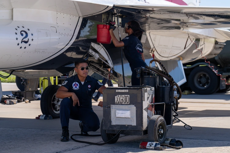 Meeting Military Hydraulic Fluid Standards with Royco 782
