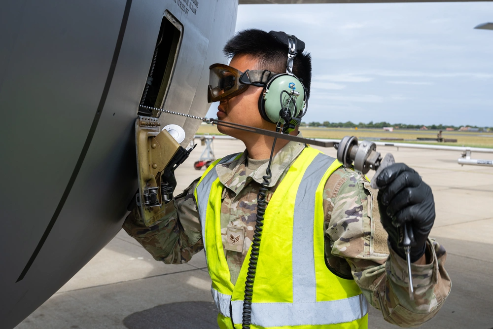 Powering Turbine Performance: A Guide to AeroShell 500, 555, and 560 Oils