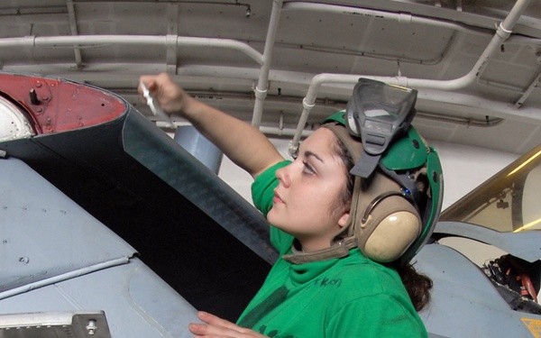 Aviation Surface Protection in Harsh Environments: 3M Polyurethane Protective Tape 8541 vs 8671