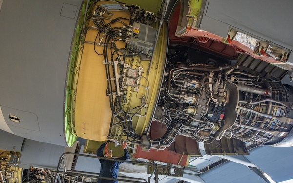AeroShell Lubricants for Aircraft Performance 2026: Grease 33, Grease 22 & Engine Oils