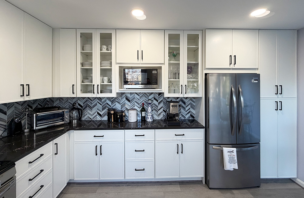 snow white shaker kitchen cabinets