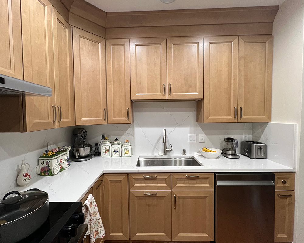snow white shaker kitchen cabinets