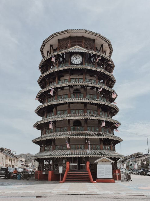 Menara condong teluk intan