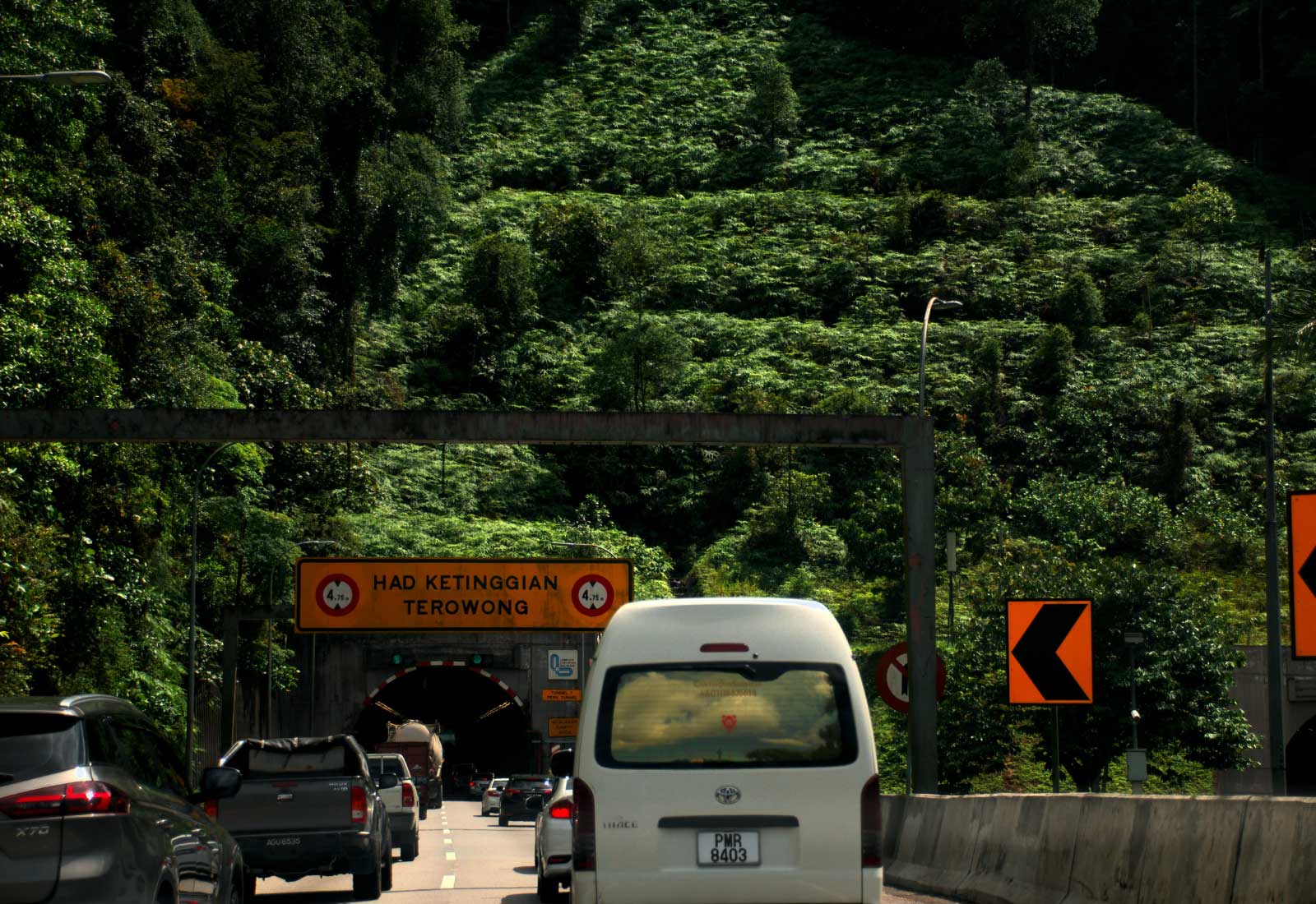 Heavy traffic at Terowong Menora