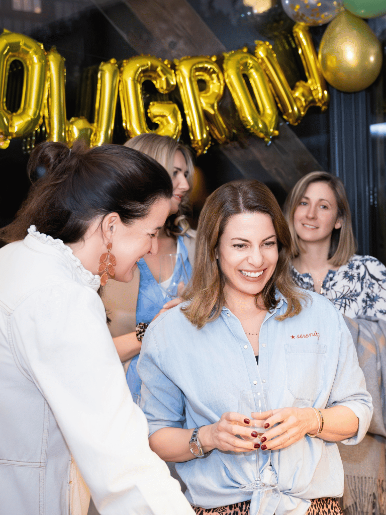 Alte Freundinnen wiedersehen und sich gegenseitig updaten beim Glow & Grow Event.