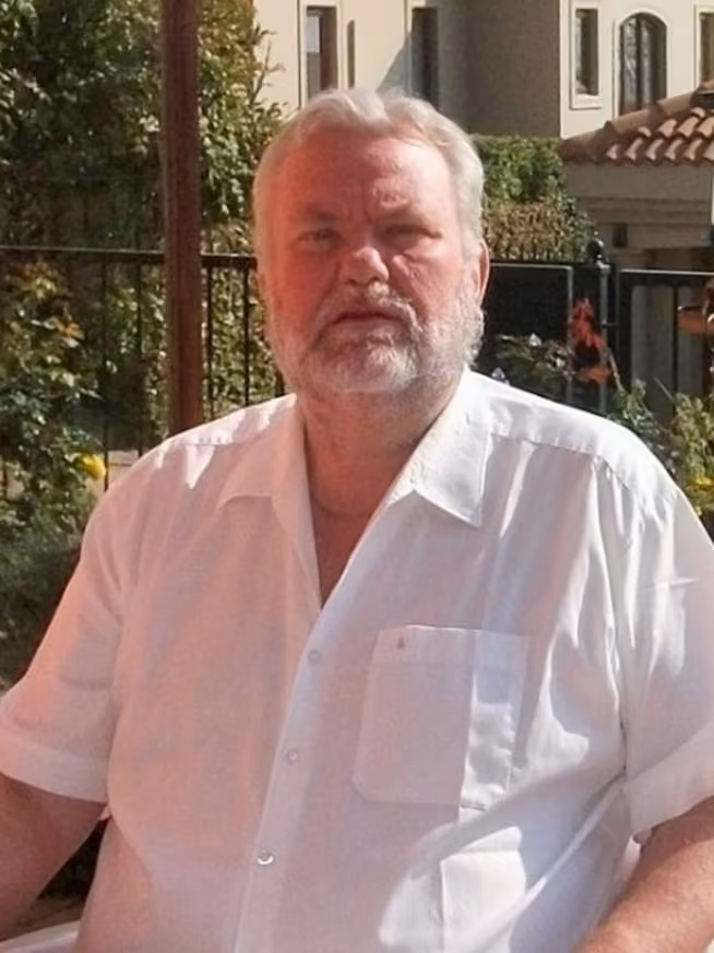 Dr Ulrich van der Heyden