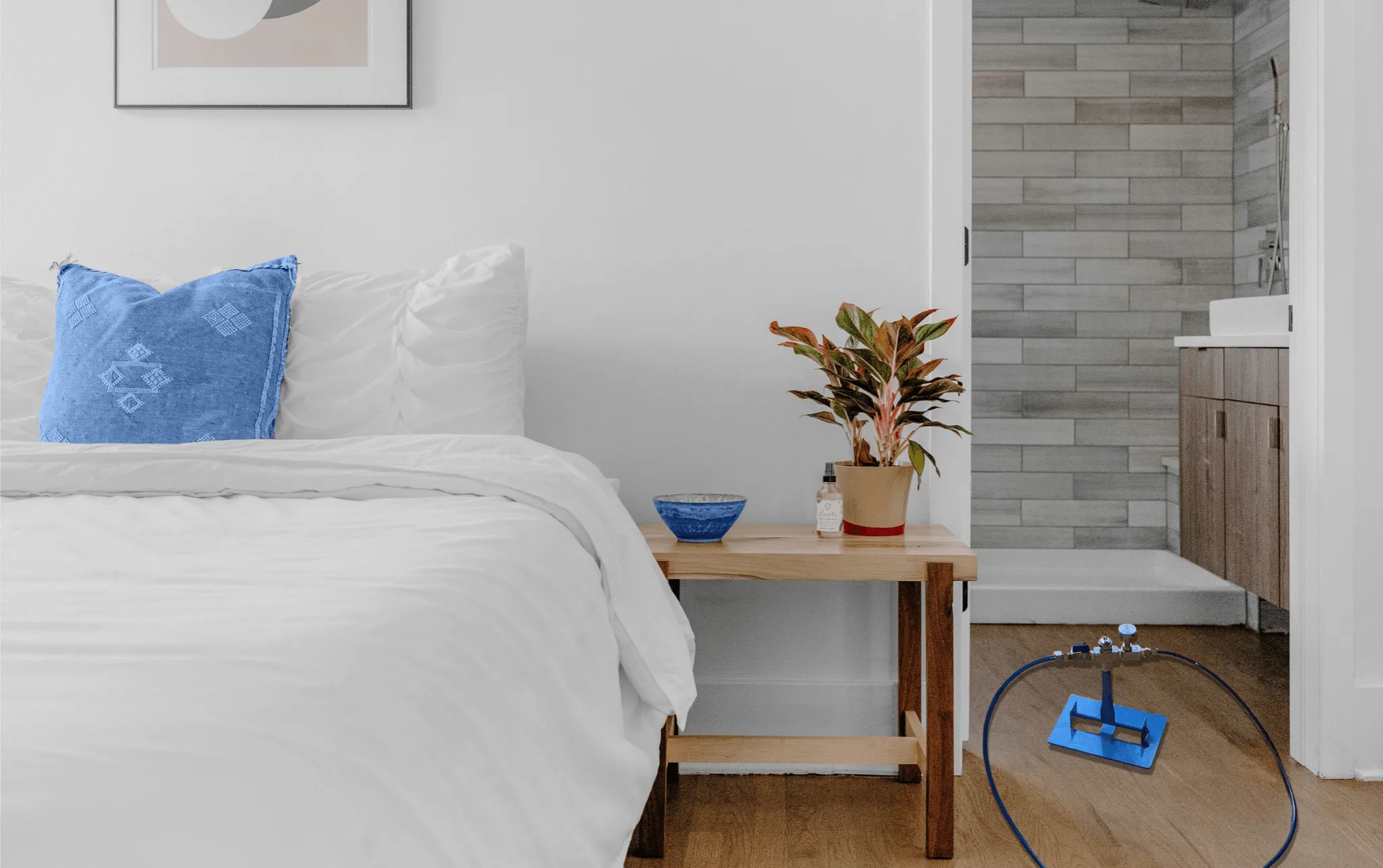 A bedroom with a Pure Maintenance UK fog head on the floor, showing how our dry fogging is administered.