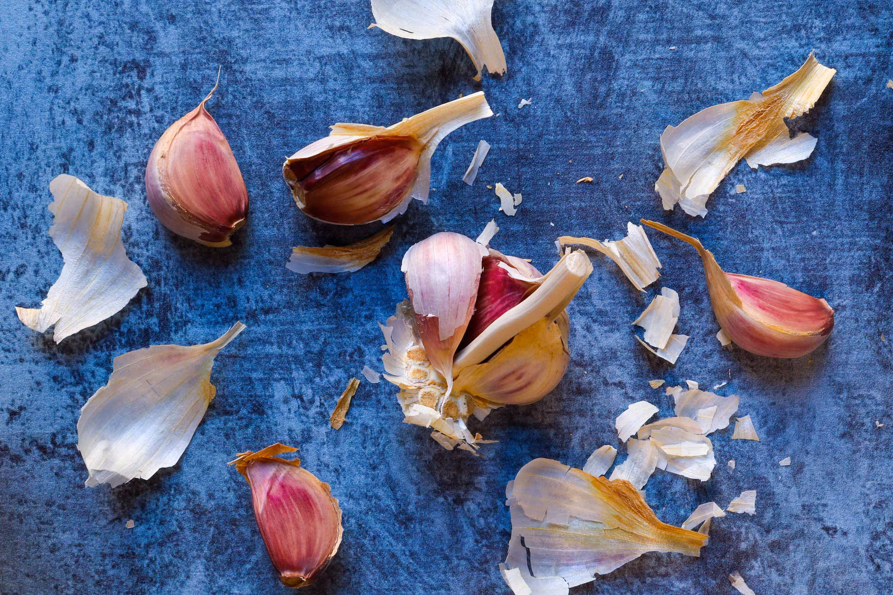 save garlic peels for making vegetable broth
