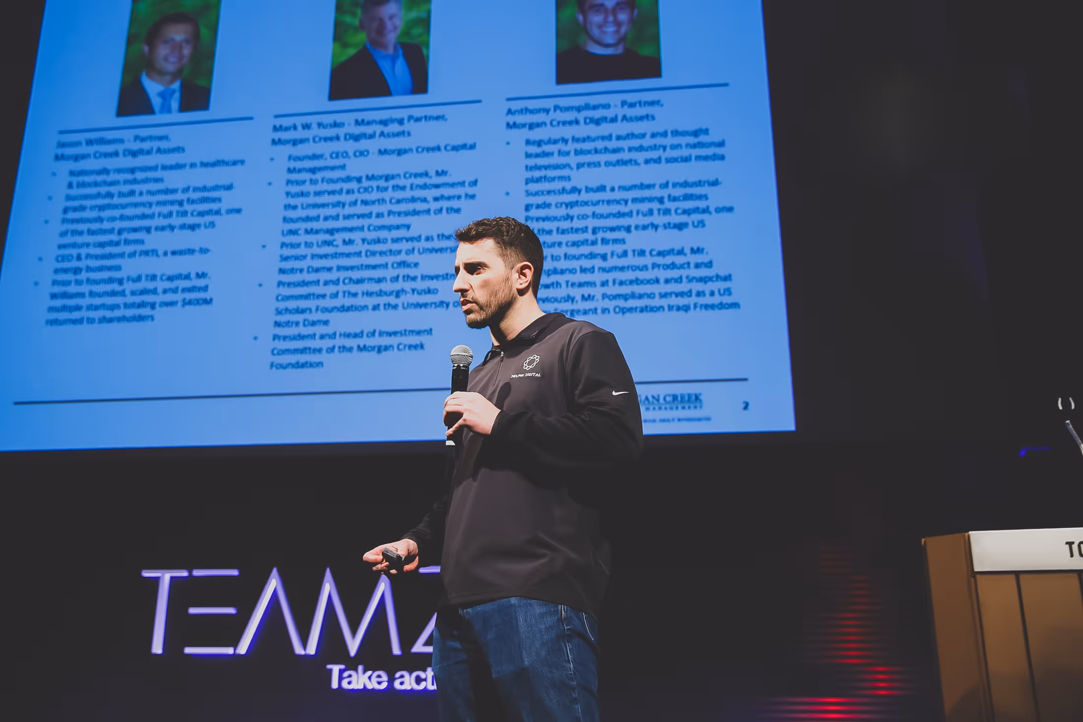 過去のTeamz Summitでメインステージに登壇したアンソニー・ポンプリアーノ。